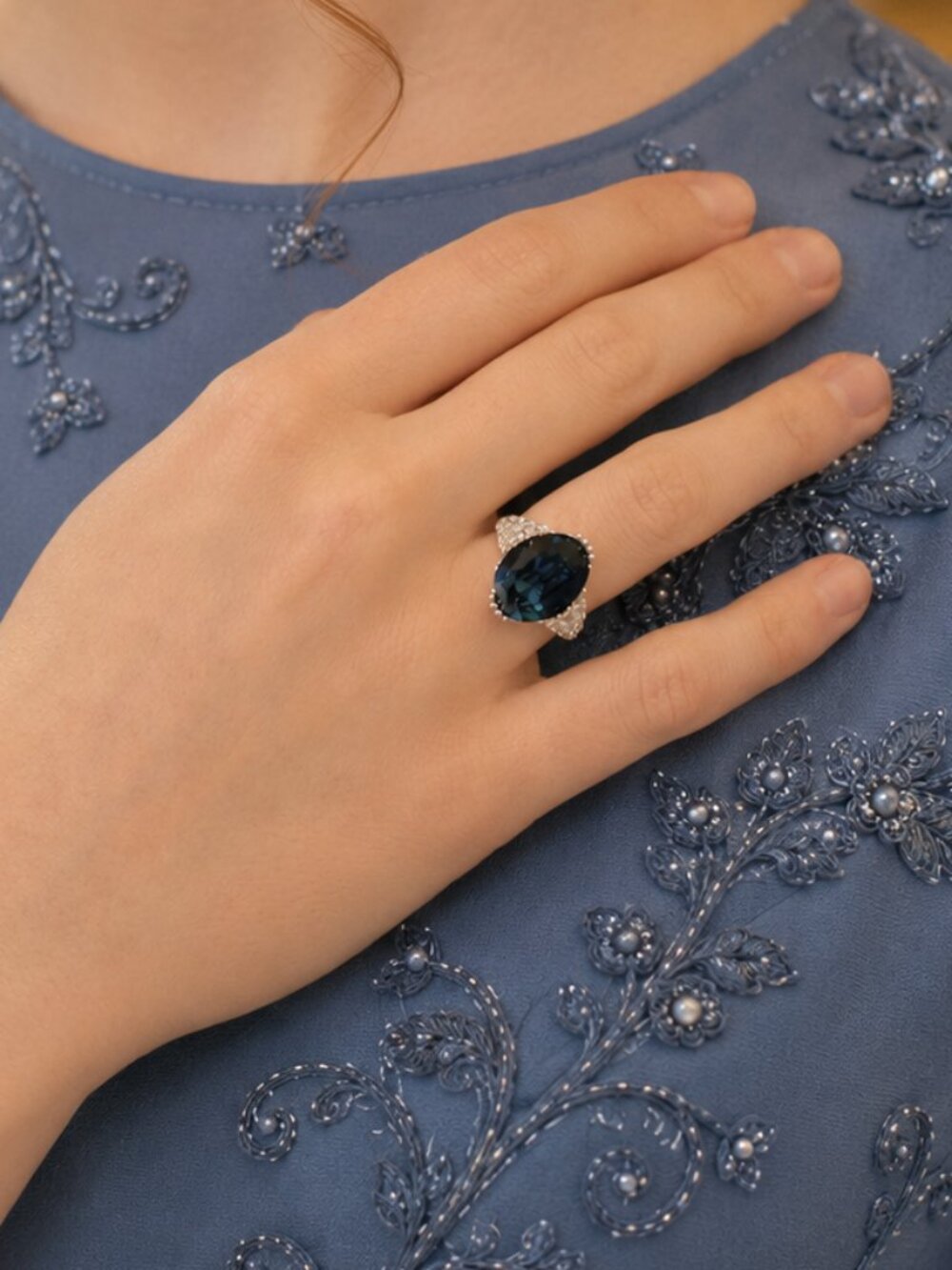 Cocktail ring with lovely blue stone